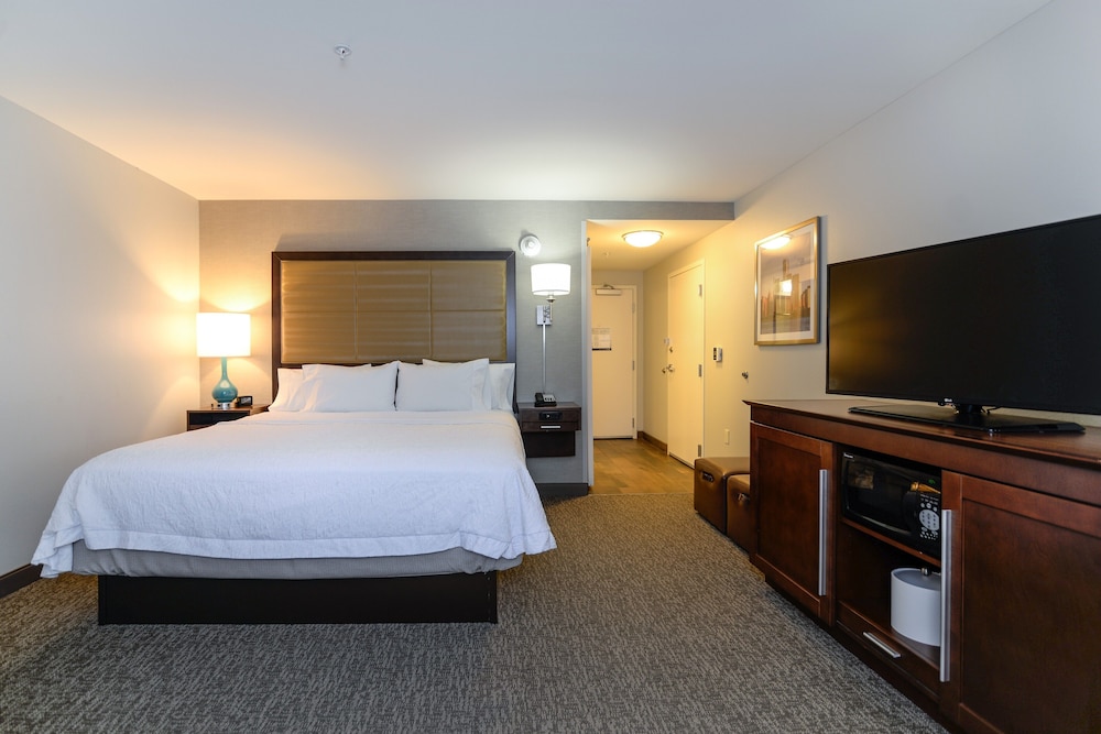 Studio, 1 King Bed, Accessible (Hearing)