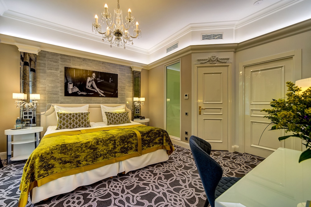 Junior Double or Twin Room photo 1