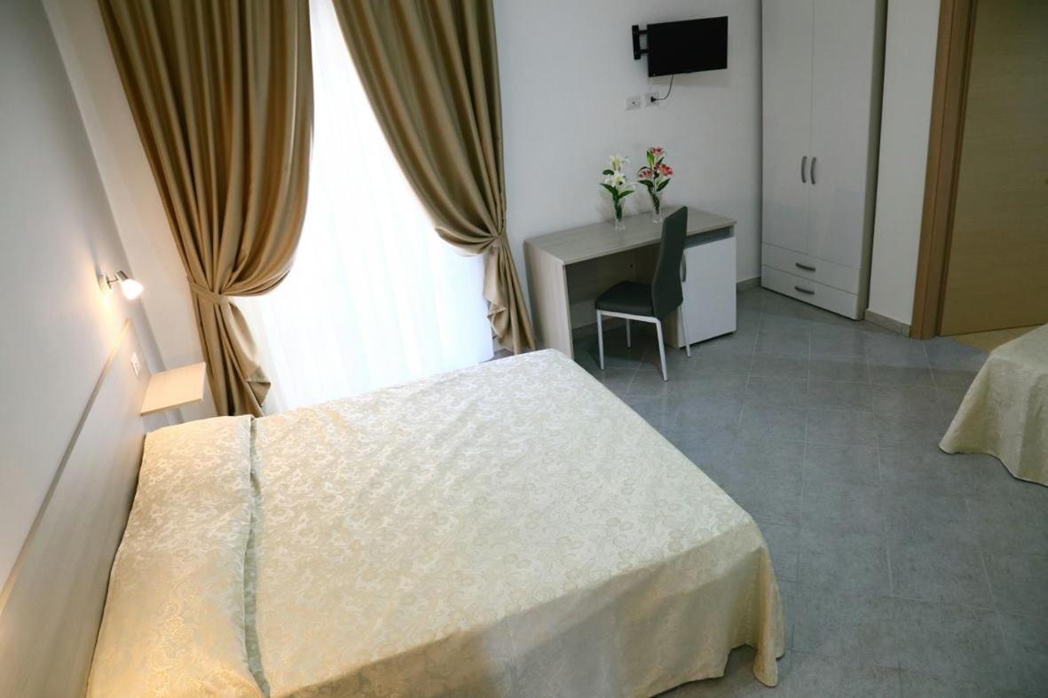 Deluxe Triple Room with Sea View photo 3