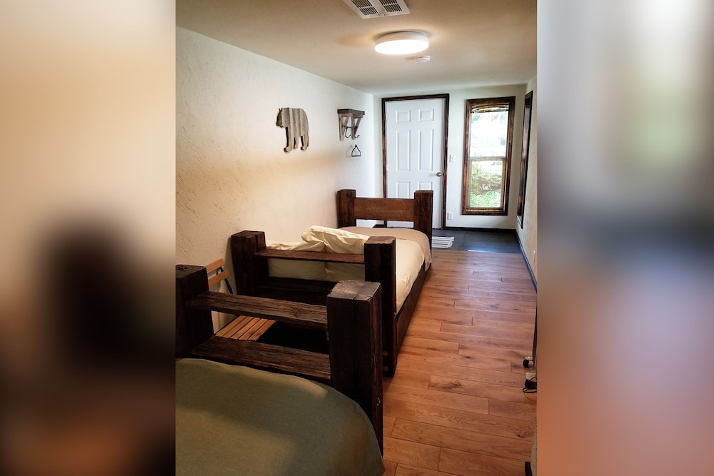 Economy Room, 2 Twin Beds photo 3