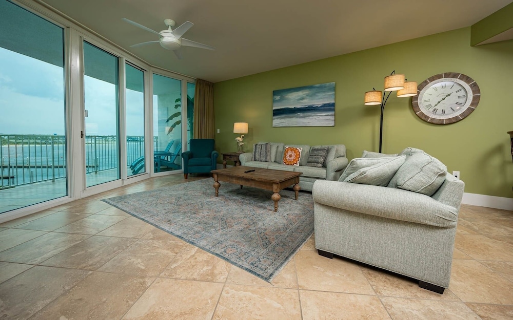 Condo, 2 Bedrooms