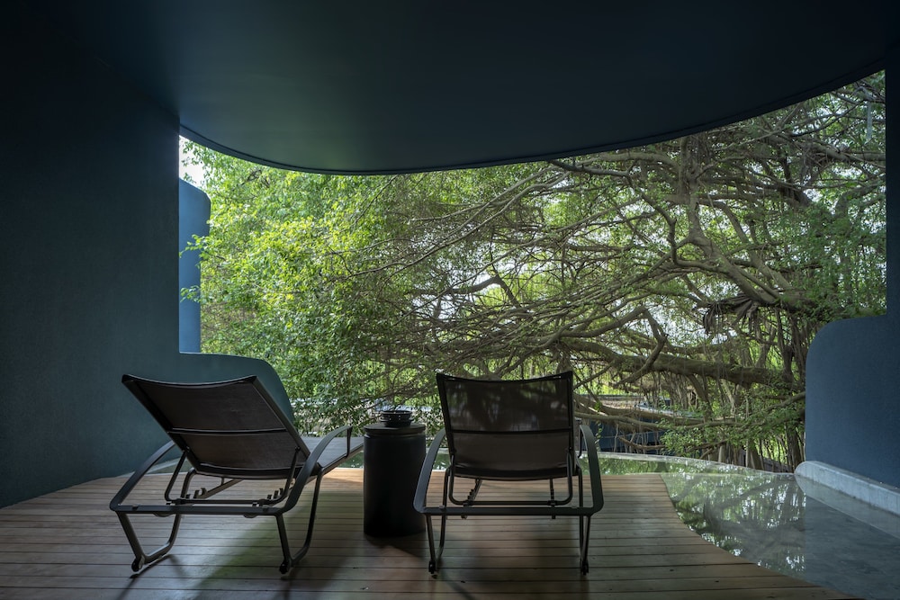 Banyan Pool Villa - with Private Plunge Pool on Balcony, Indoor Bathtub, Big Banyan Tree view, 2nd F