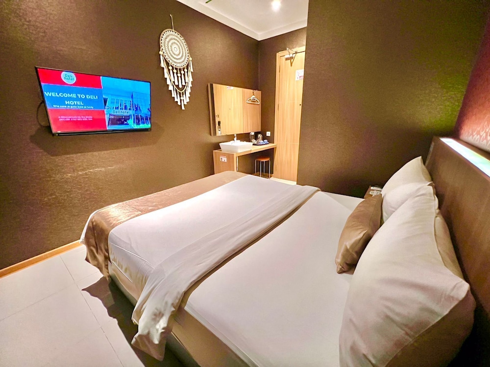 Economy Room, 1 Queen Bed photo 3
