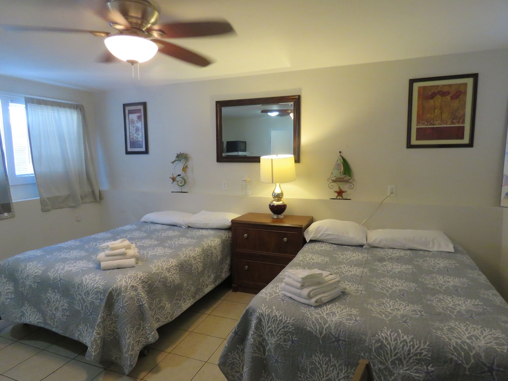 Economy Double Room, 2 Double Beds (No View) photo 1