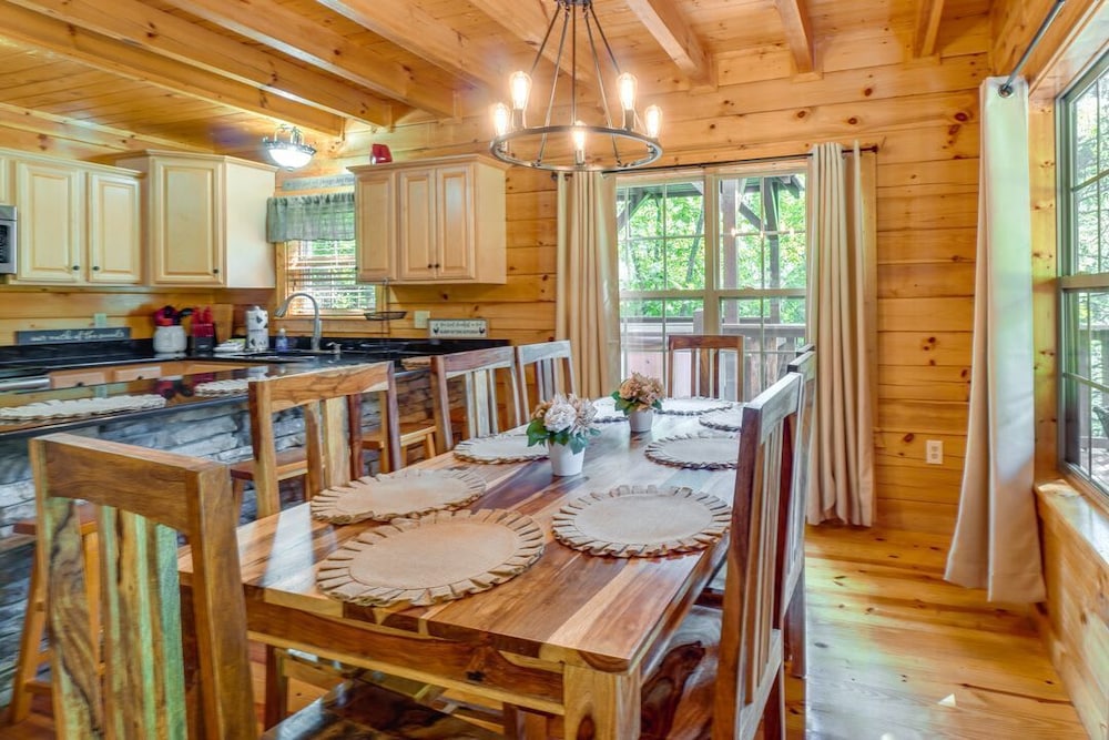 Gatlinburg Getaway - Private Theater Hot Tub, Kuva 17