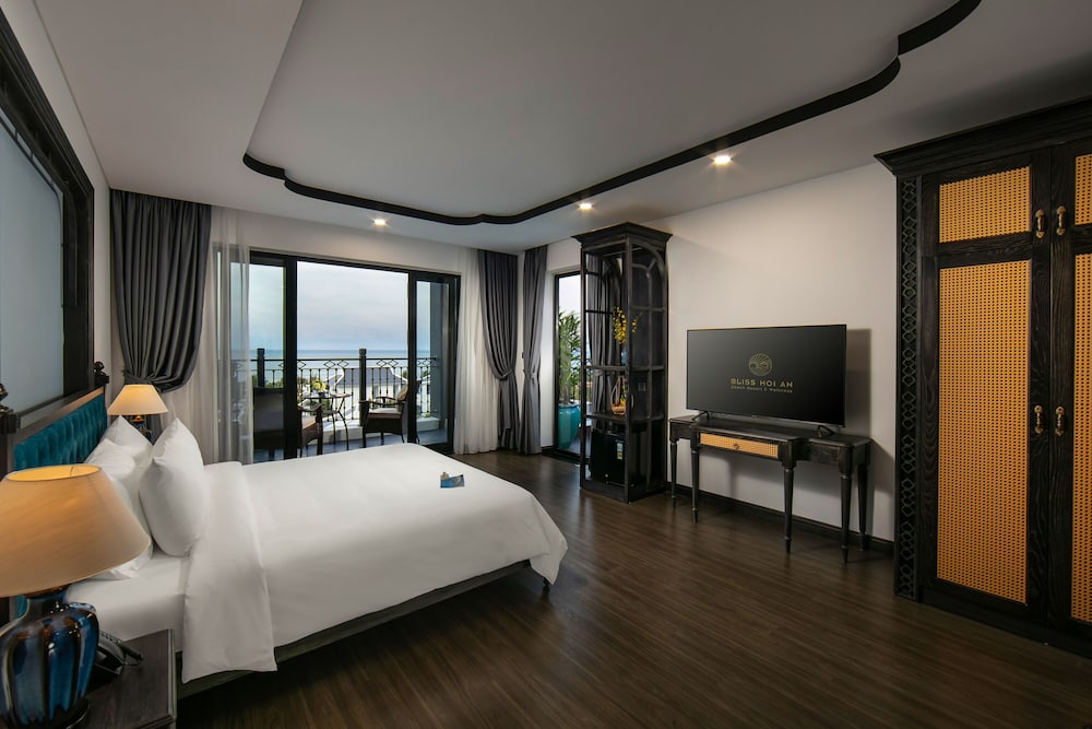 Sky Deluxe Ocean View King Room - Photo 2