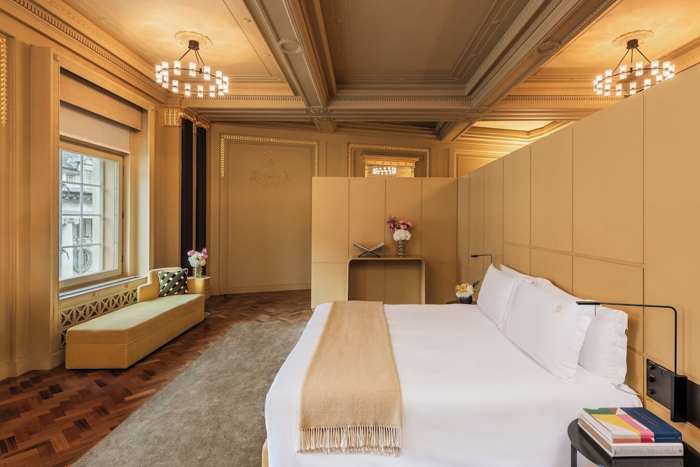 Royal Suite, 2 Bedrooms thumbnail 6