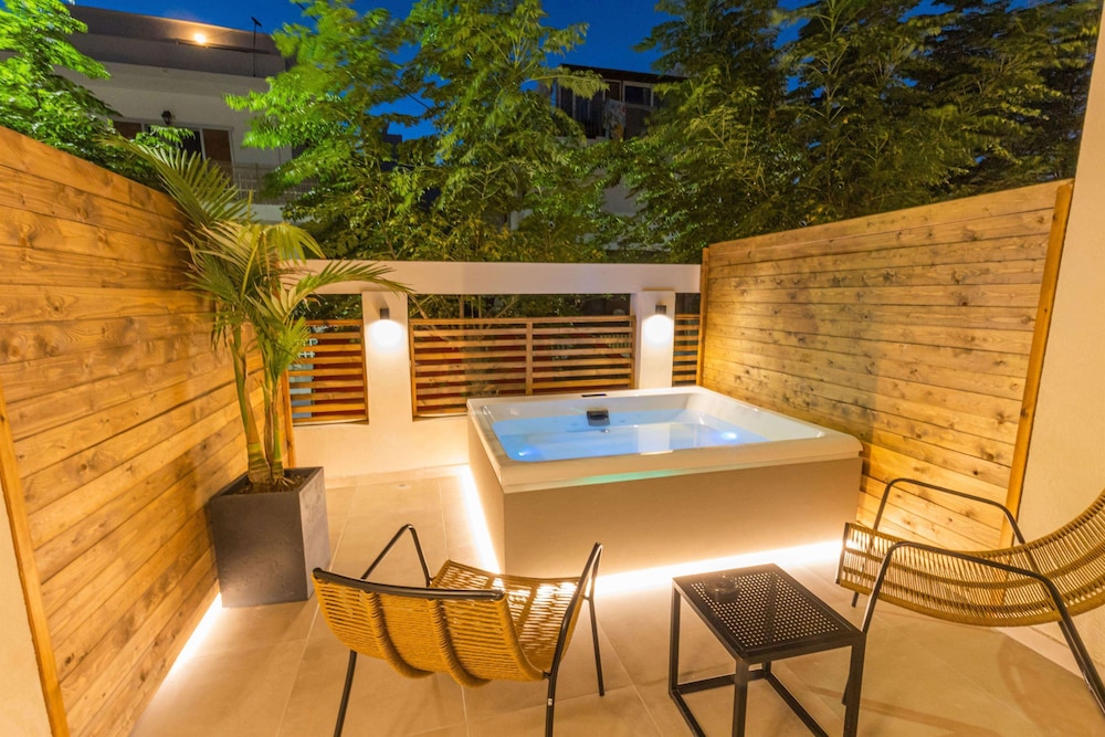 Deluxe Double Room, Jetted Tub, Garden View