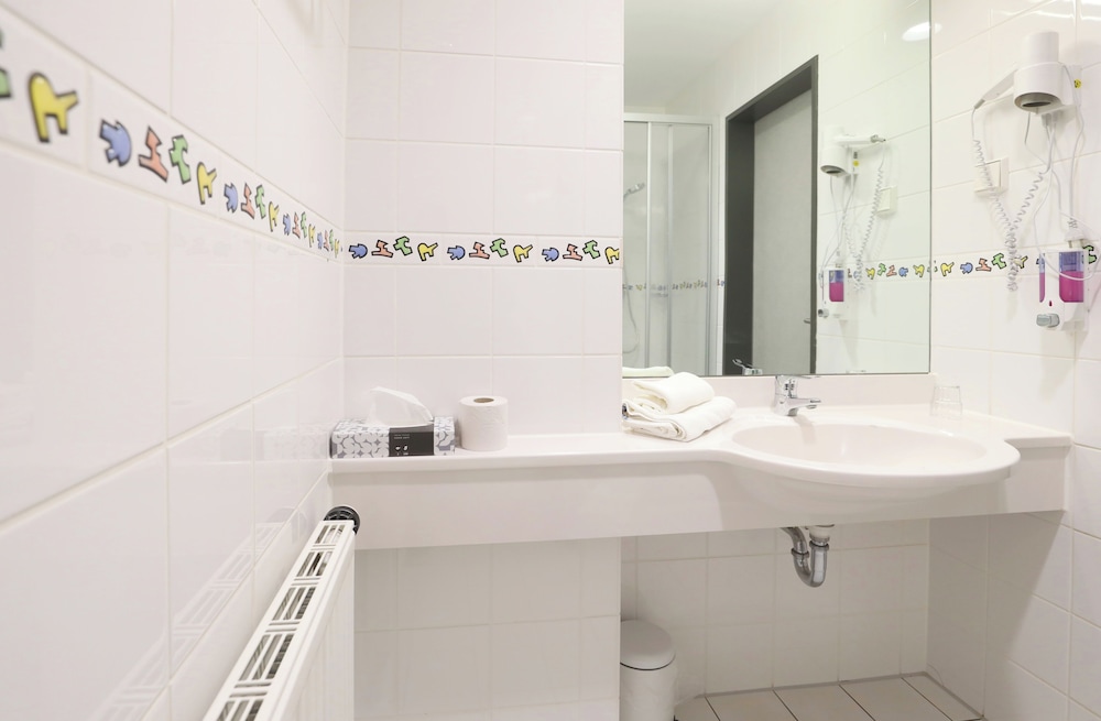 Economy Double Room, 1 Double Bed, Non Smoking photo 3