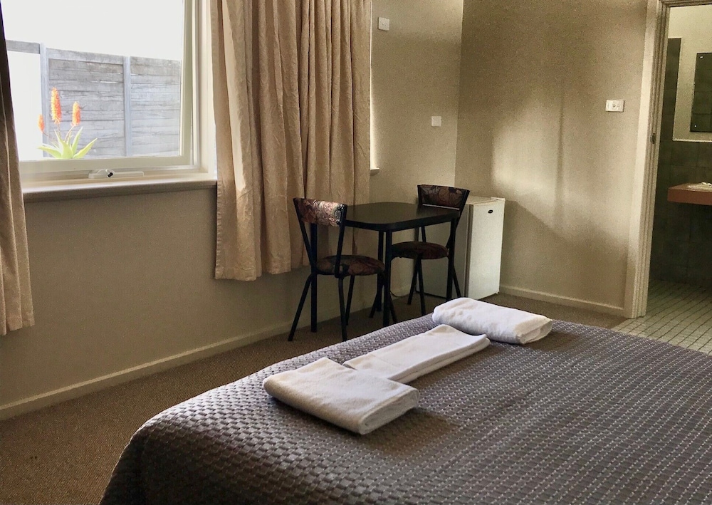 Basic Double Room, 1 Queen Bed photo 2