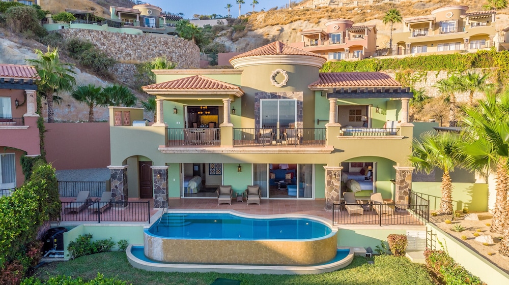 Montecristo 3 Bedroom Villa photo 1