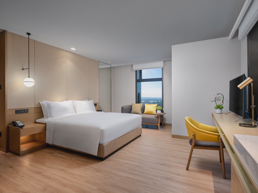 Premium Room, 1 King Bed - Photo 6