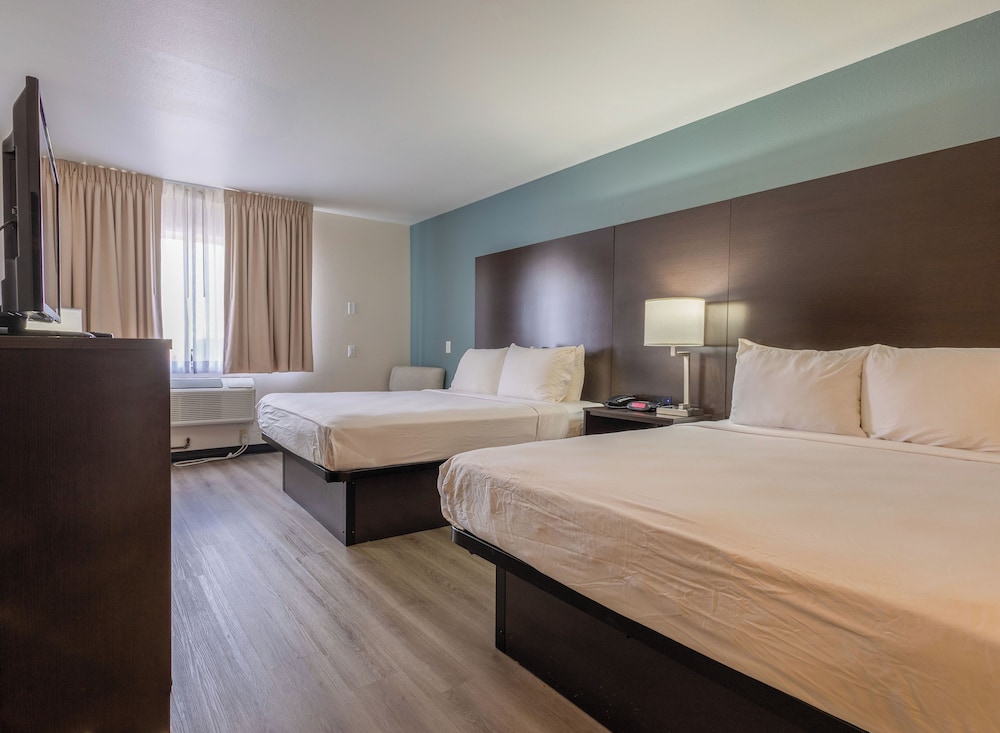 Standard Room, 2 Queen Beds, Non Smoking photo 2