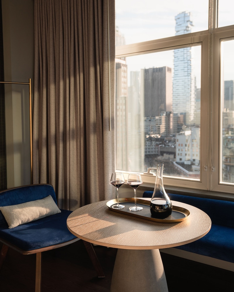 Studio, 1 Queen Bed, Accessible (ModernHaus, Roll-In Shower)