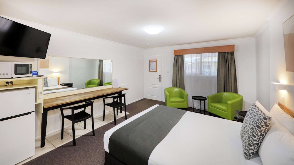 Executive Queen Room with Kitchenette photo 3