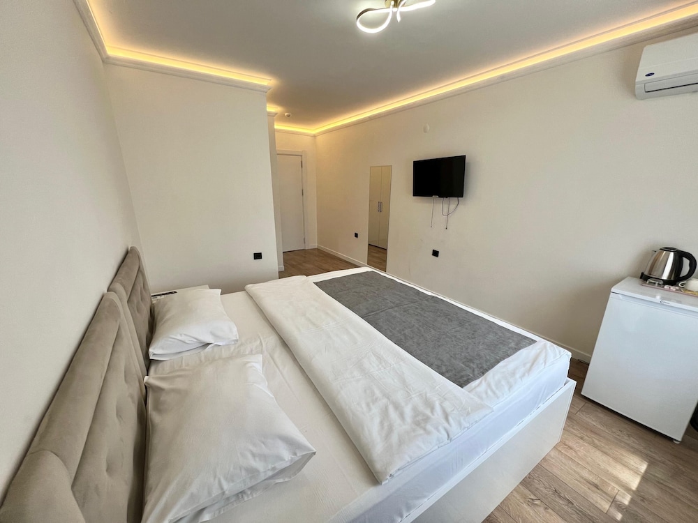 Classic Room, 1 Queen Bed, Mountain View photo 3