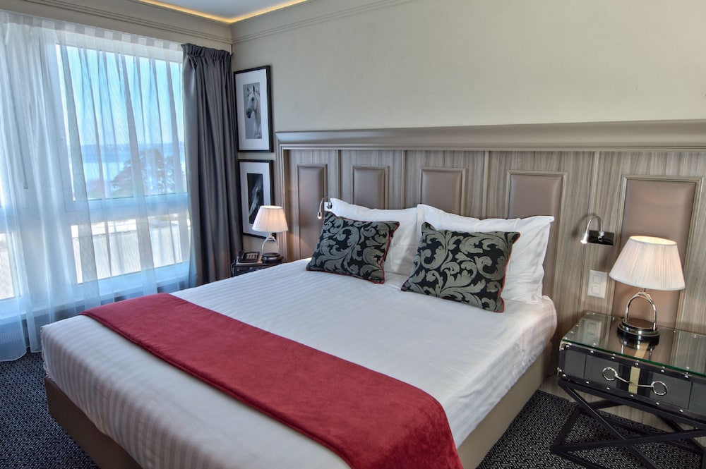 Executive Room - Photo 1