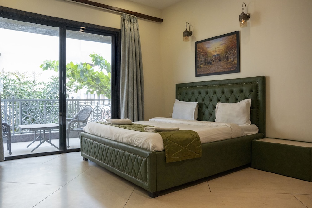 Seven Bedroom Villa photo 1