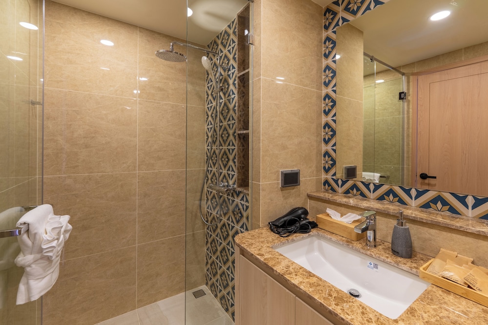 Deluxe Suite - Photo 5