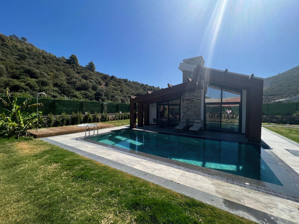 Sheltered Superior Villa 1+1