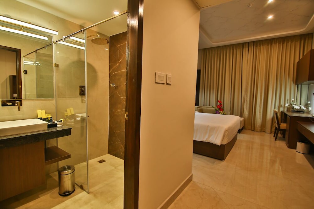 Deluxe Suite - Photo 2