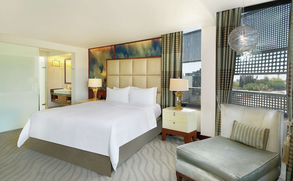 Deluxe Room, 1 King Bed - Photo 6