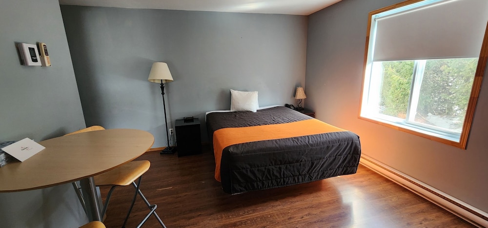Classic Room, 1 King Bed photo 1