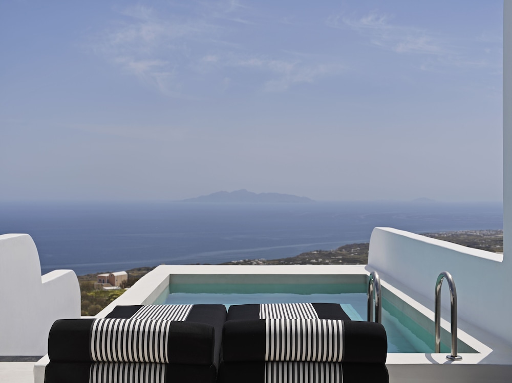 Honeymoon Suite with Sea View and Heated Pool - Photo 21