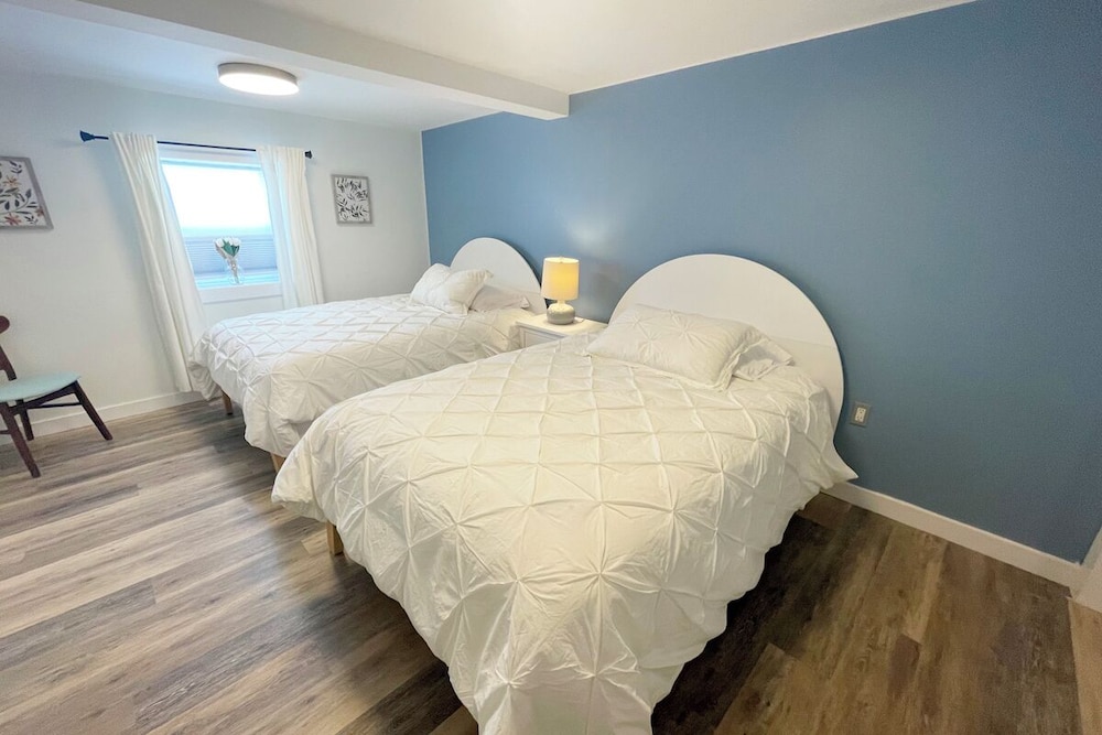 Honeymoon Suite