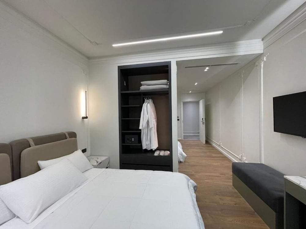 Family Room with Side Sea View