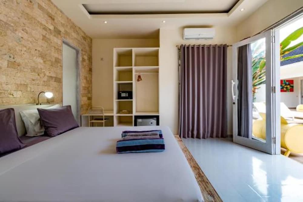 Deluxe Room, 1 King Bed photo 2