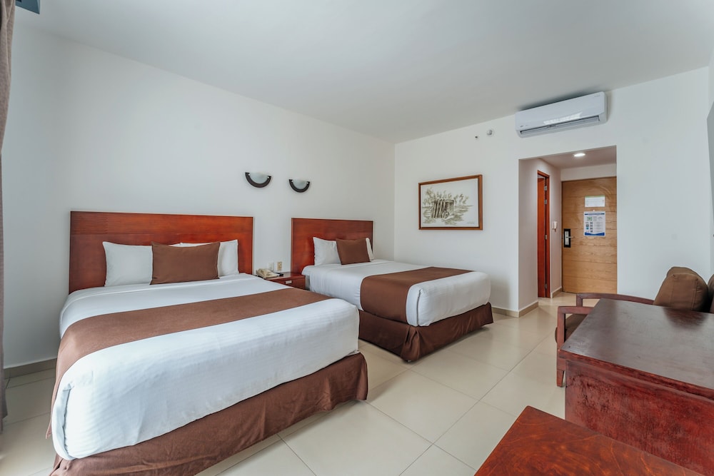 Executive Room, 2 Queen Beds - Photo 8