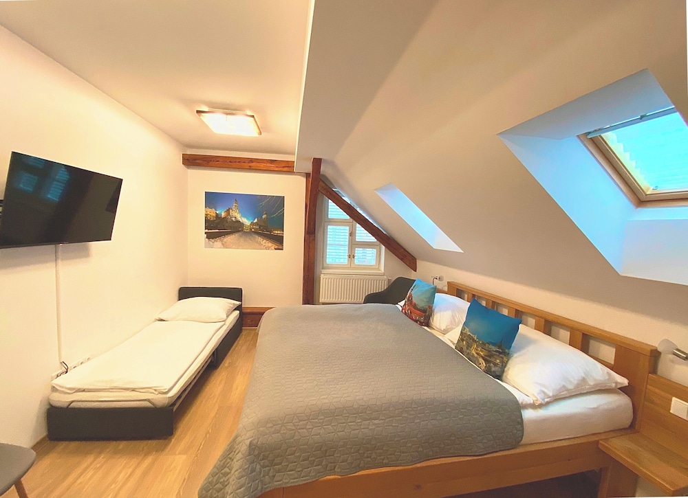 Standard Studio, Kitchenette
