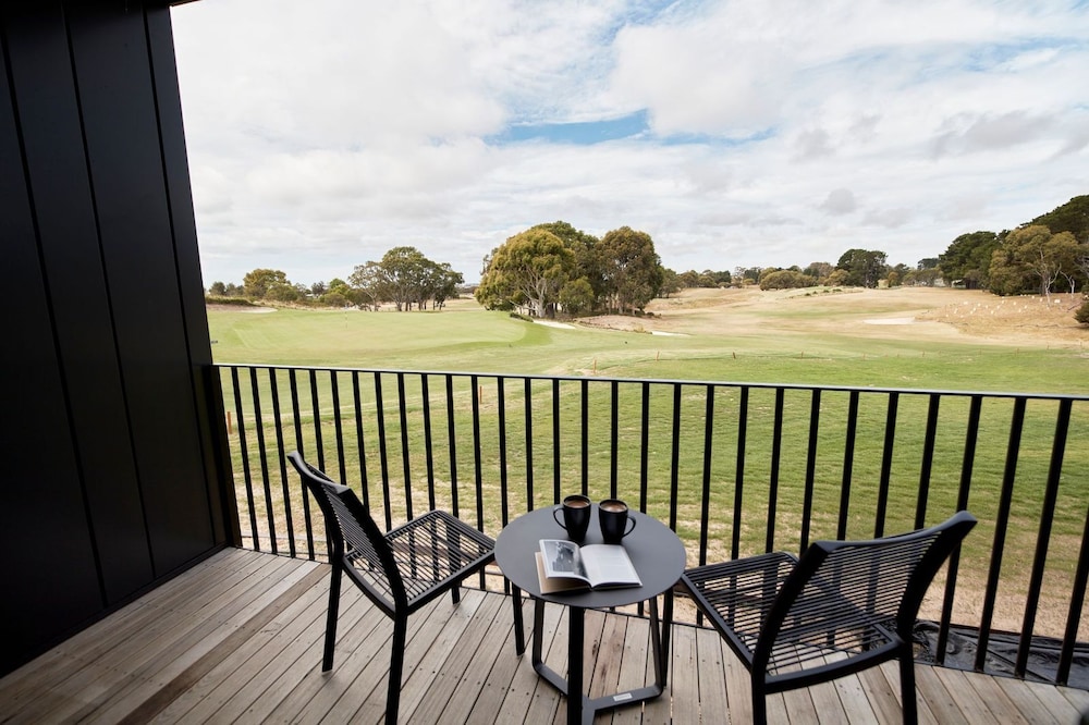 Premium Fairway View Suite