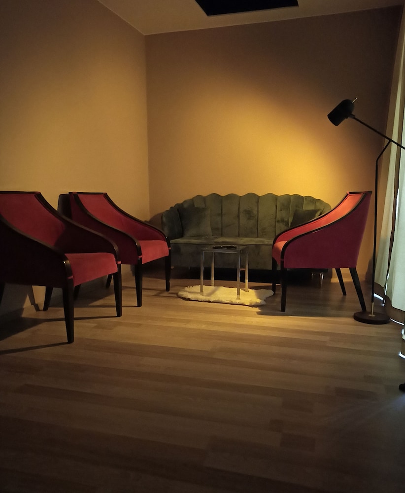 Basic Apartment - Photo 9