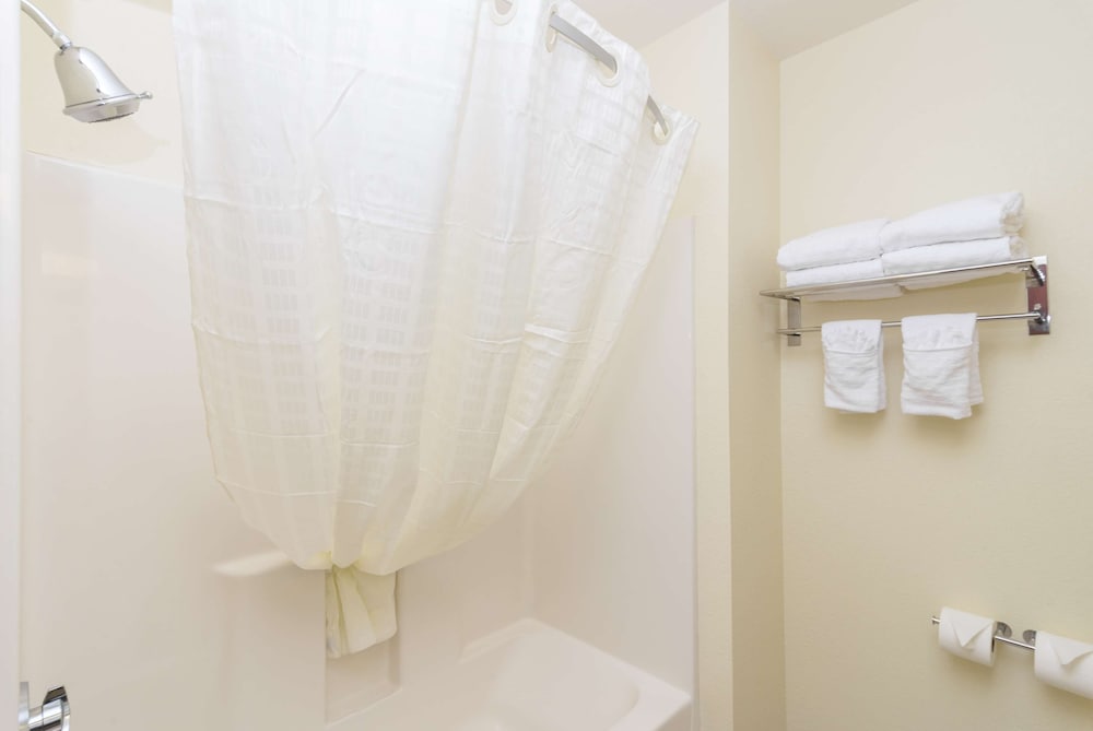 Standard Room, 1 King Bed, Non Smoking, Refrigerator & Microwave (with Sofabed) - Photo 6
