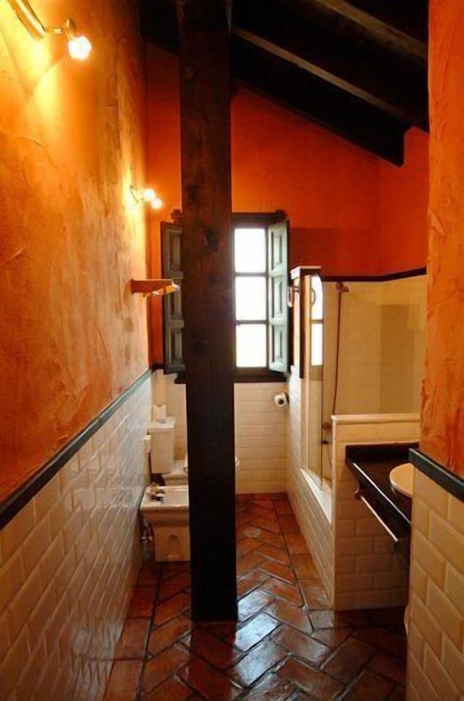 Standard Double or Twin Room - Photo 37