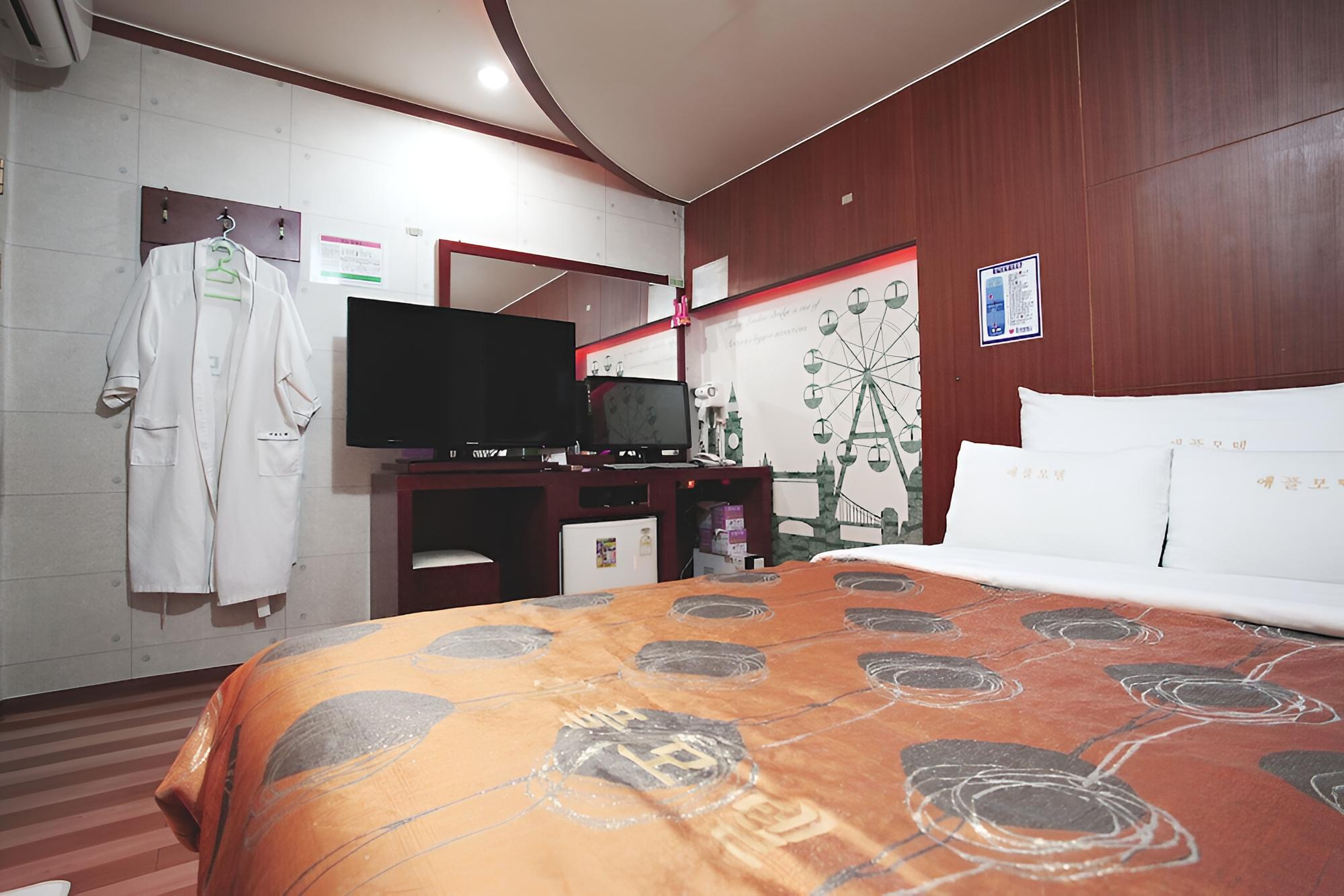 Room (Massage bed) - Photo 3