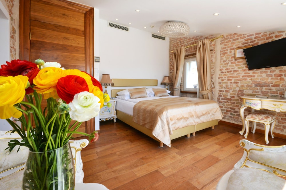 Deluxe Double or Twin Room - Photo 18