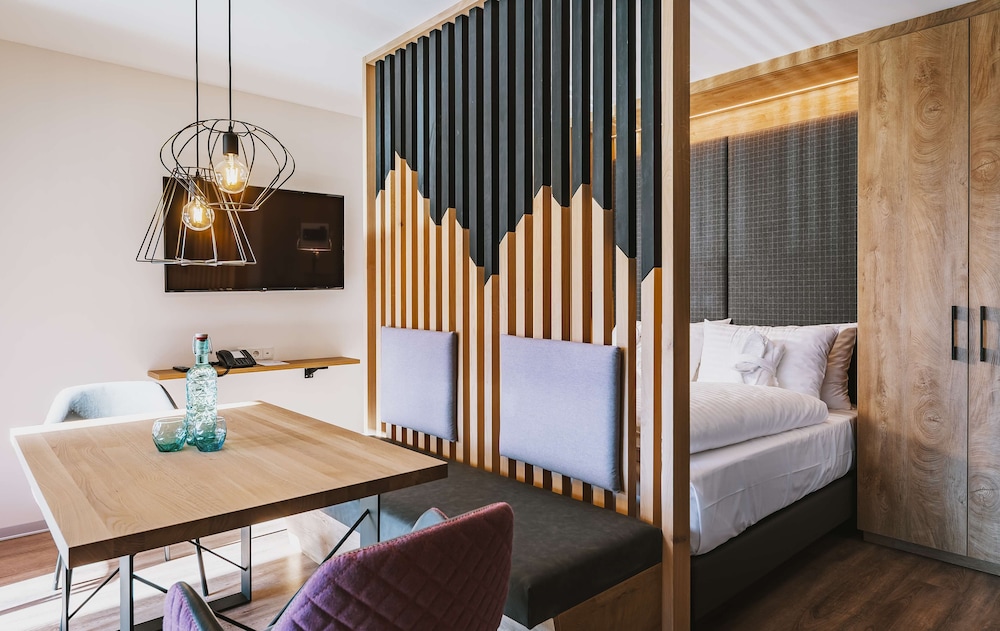 Suite, 1 Double Bed with Sofa bed, Balcony (with Sofabed)