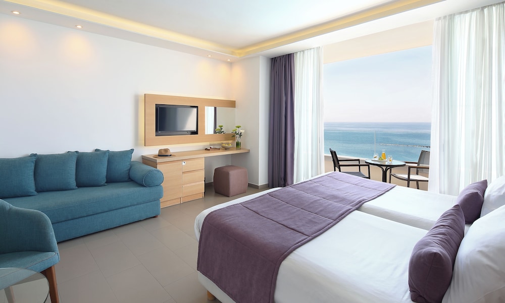 Family Room, Sea View photo 2