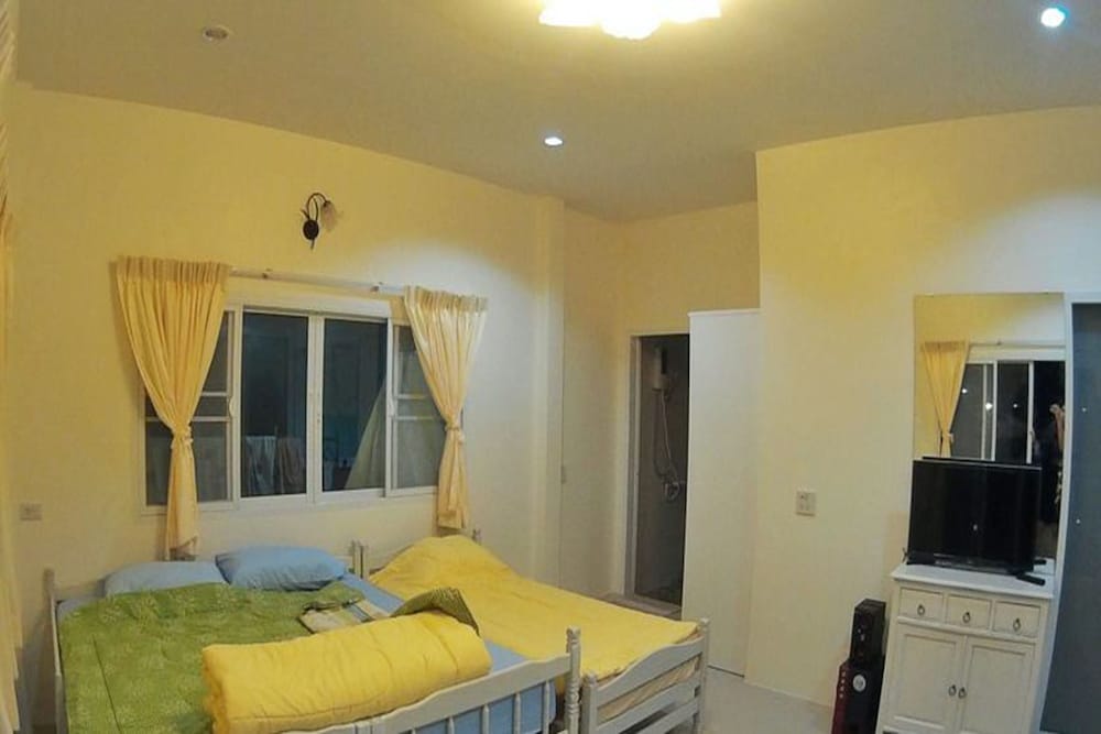 Double Room with Bathtub, Garden View
