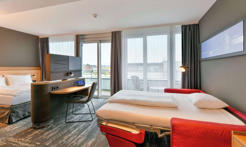 Junior Suite, 1 Queen Bed, Balcony - Photo 9