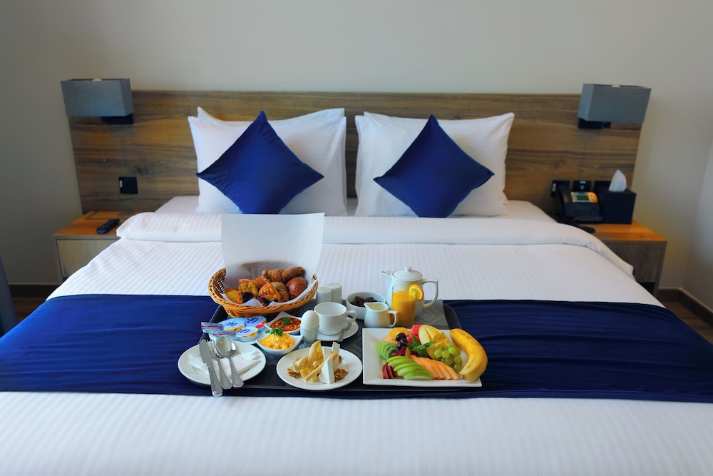 Standard Room, 1 King Bed, Non Smoking (includes 25% off F&B)