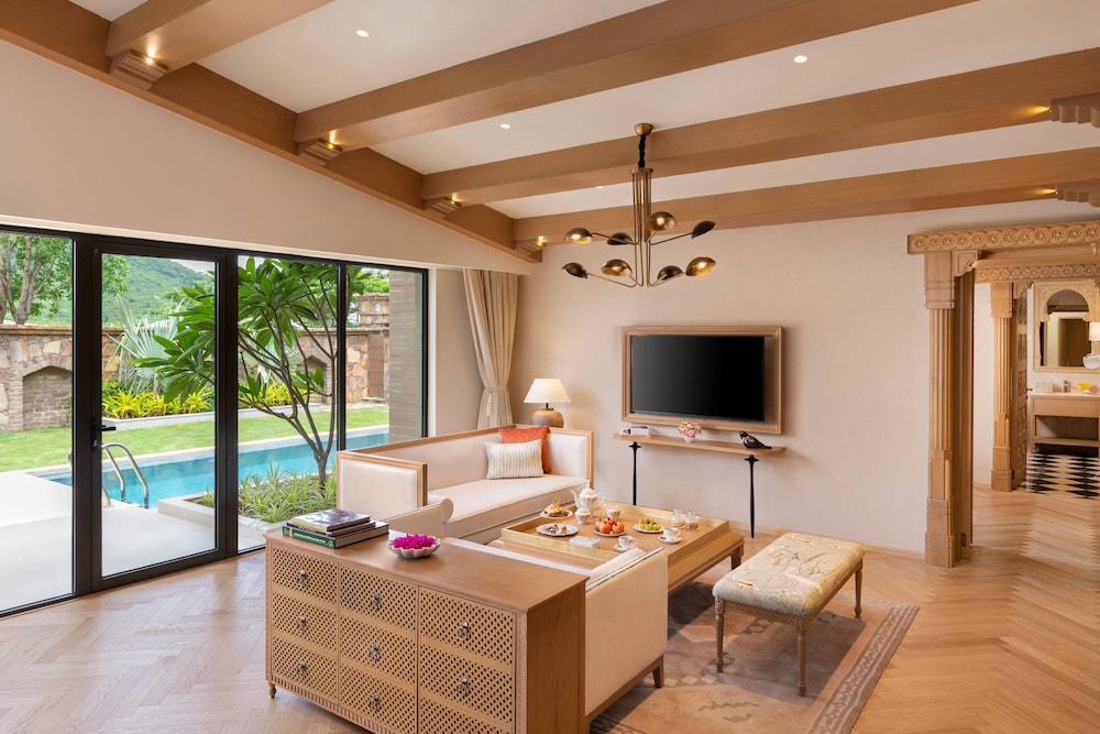 Luxury Villa (Pool & Garden) - Photo 8