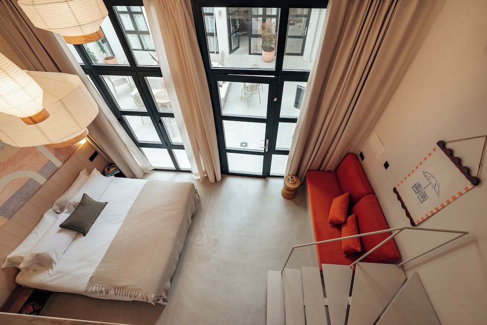 Superior Duplex, Courtyard View (Loft 11)