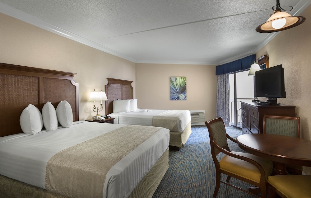 Lowrise Oceanfront Room, 2 Queen Beds, Stair Access Only - Photo 2
