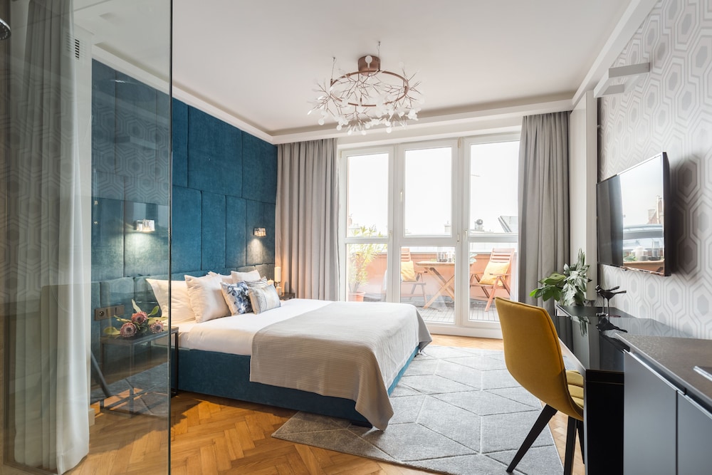 Deluxe Studio, 1 Queen Bed, Terrace, City View photo 1
