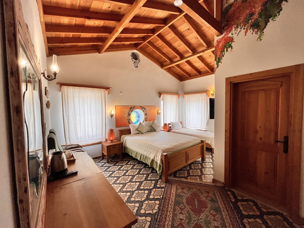 Deluxe Triple Room, Courtyard View