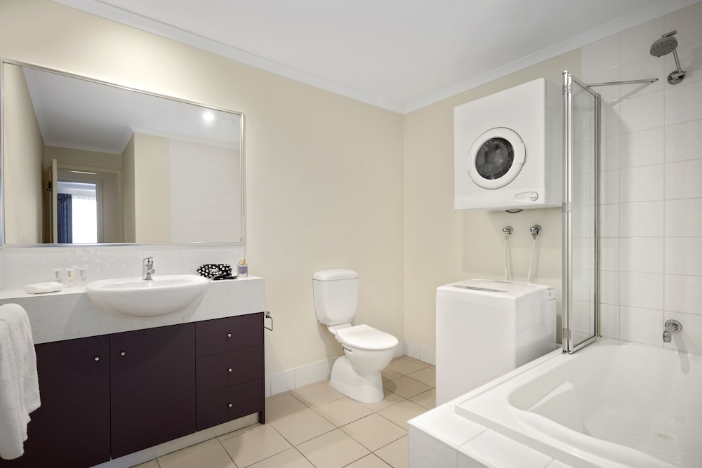 Two Bedroom Apartment - Photo 10